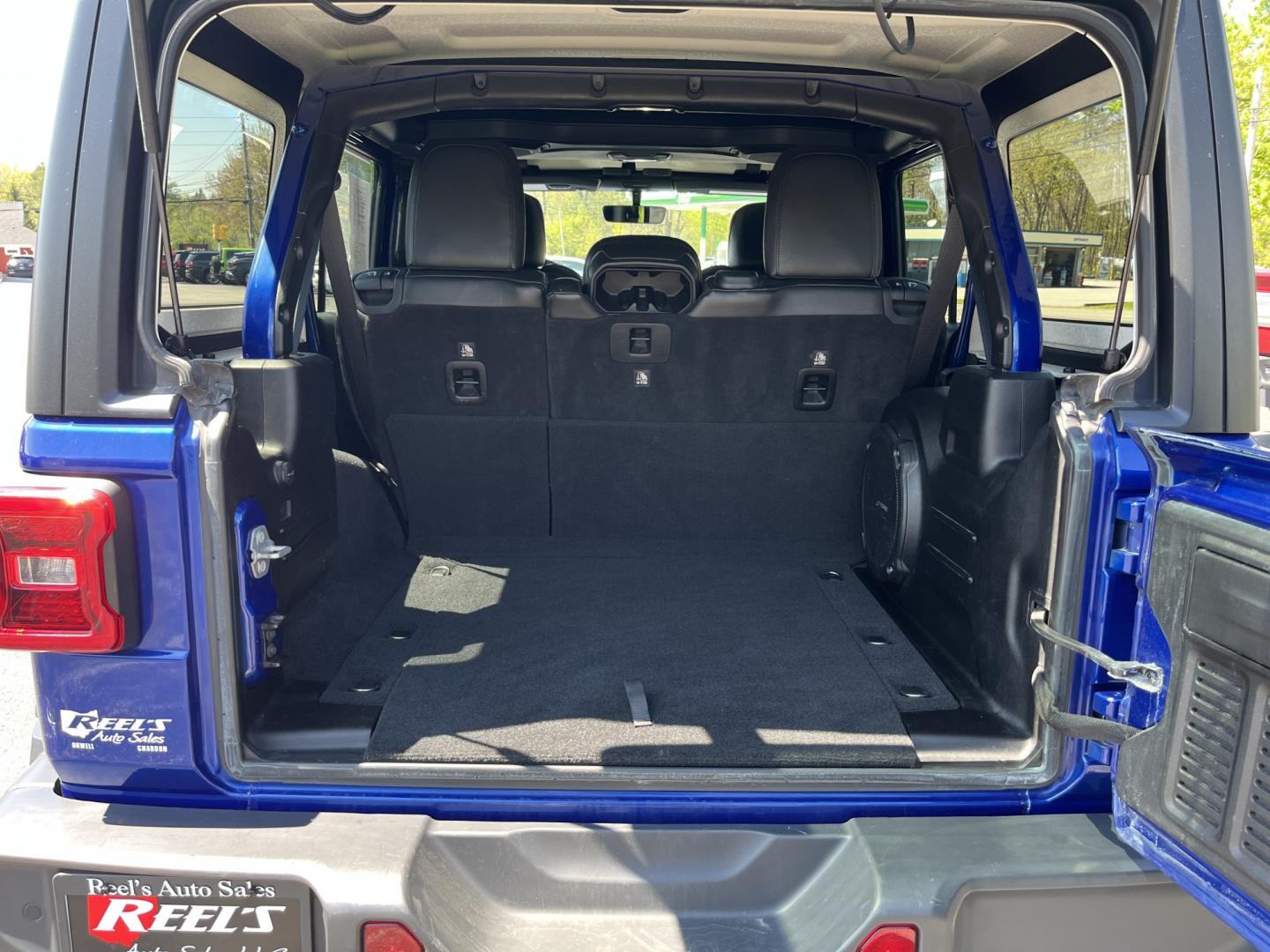 2018 Jeep Wrangler Unlimited Sahara (1C4HJXEN8JW) with an 2.0L L4 DOHC 16V TURBO engine, 6A transmission, located at 547 E. Main St., Orwell, OH, 44076, (440) 437-5893, 41.535435, -80.847855 - Photo#14