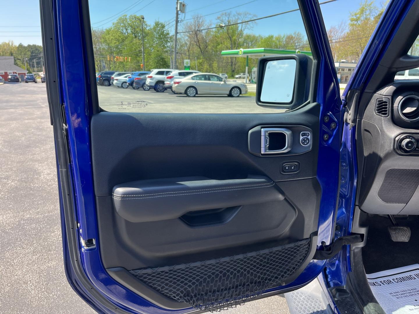 2018 Jeep Wrangler Unlimited Sahara (1C4HJXEN8JW) with an 2.0L L4 DOHC 16V TURBO engine, 6A transmission, located at 547 E. Main St., Orwell, OH, 44076, (440) 437-5893, 41.535435, -80.847855 - Photo#15