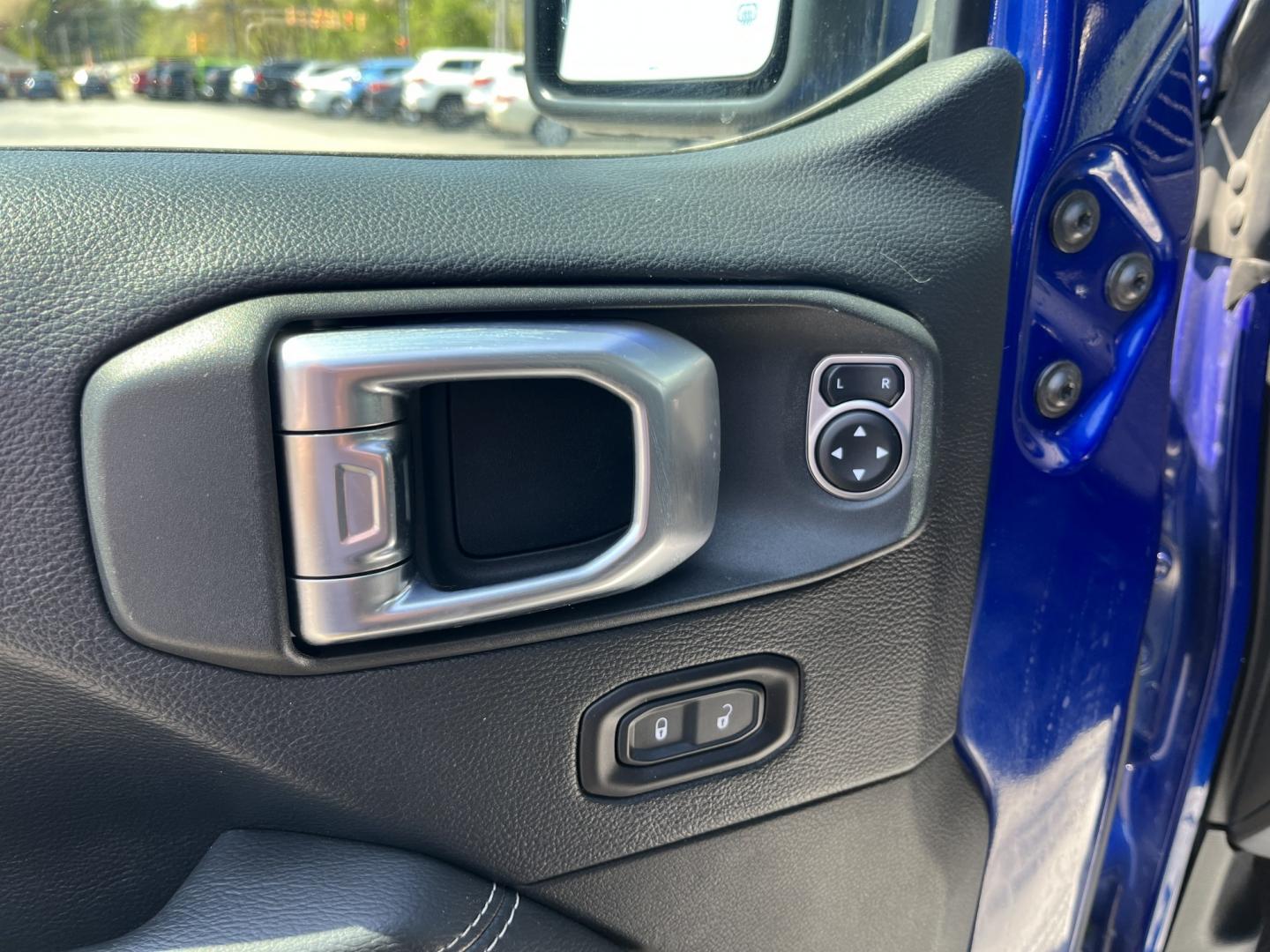 2018 Jeep Wrangler Unlimited Sahara (1C4HJXEN8JW) with an 2.0L L4 DOHC 16V TURBO engine, 6A transmission, located at 547 E. Main St., Orwell, OH, 44076, (440) 437-5893, 41.535435, -80.847855 - Photo#16