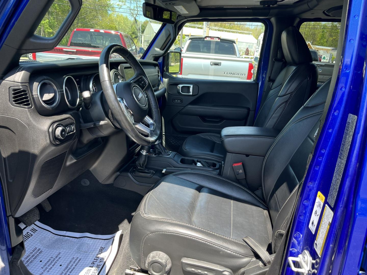 2018 Jeep Wrangler Unlimited Sahara (1C4HJXEN8JW) with an 2.0L L4 DOHC 16V TURBO engine, 6A transmission, located at 547 E. Main St., Orwell, OH, 44076, (440) 437-5893, 41.535435, -80.847855 - Photo#17
