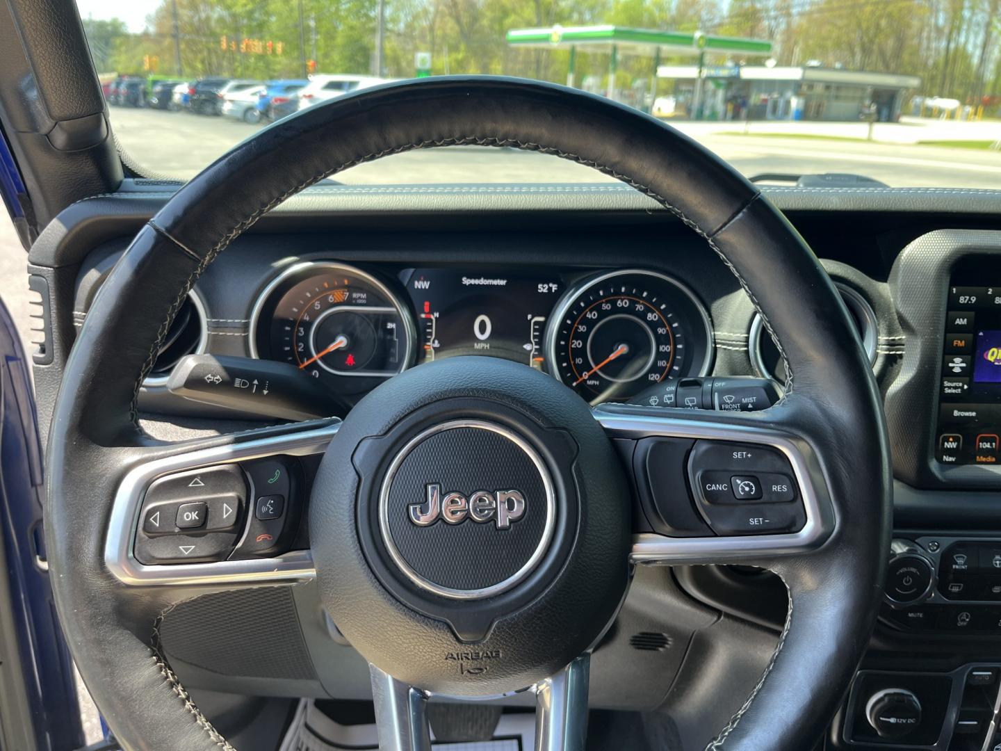 2018 Jeep Wrangler Unlimited Sahara (1C4HJXEN8JW) with an 2.0L L4 DOHC 16V TURBO engine, 6A transmission, located at 547 E. Main St., Orwell, OH, 44076, (440) 437-5893, 41.535435, -80.847855 - Photo#18