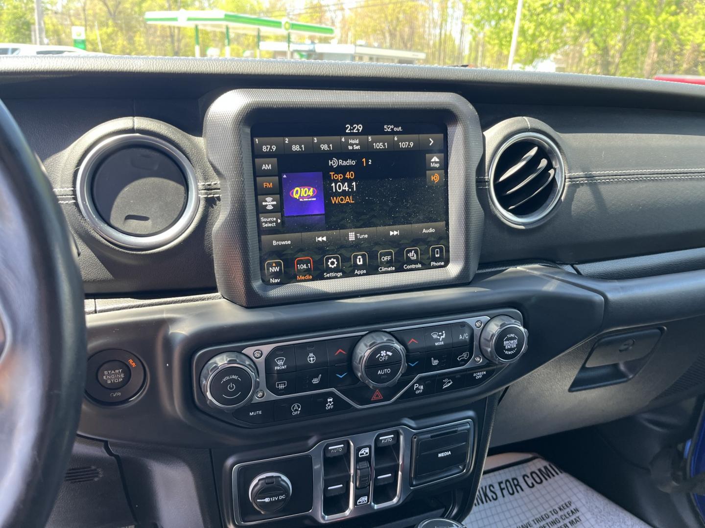 2018 Jeep Wrangler Unlimited Sahara (1C4HJXEN8JW) with an 2.0L L4 DOHC 16V TURBO engine, 6A transmission, located at 547 E. Main St., Orwell, OH, 44076, (440) 437-5893, 41.535435, -80.847855 - Photo#22