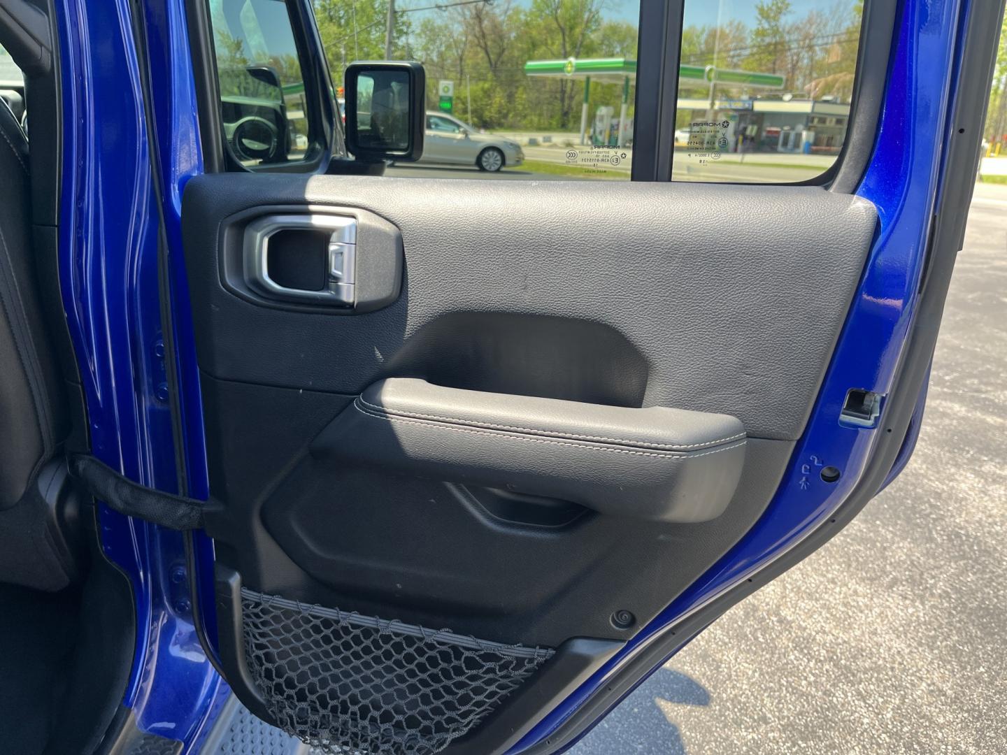 2018 Jeep Wrangler Unlimited Sahara (1C4HJXEN8JW) with an 2.0L L4 DOHC 16V TURBO engine, 6A transmission, located at 547 E. Main St., Orwell, OH, 44076, (440) 437-5893, 41.535435, -80.847855 - Photo#30