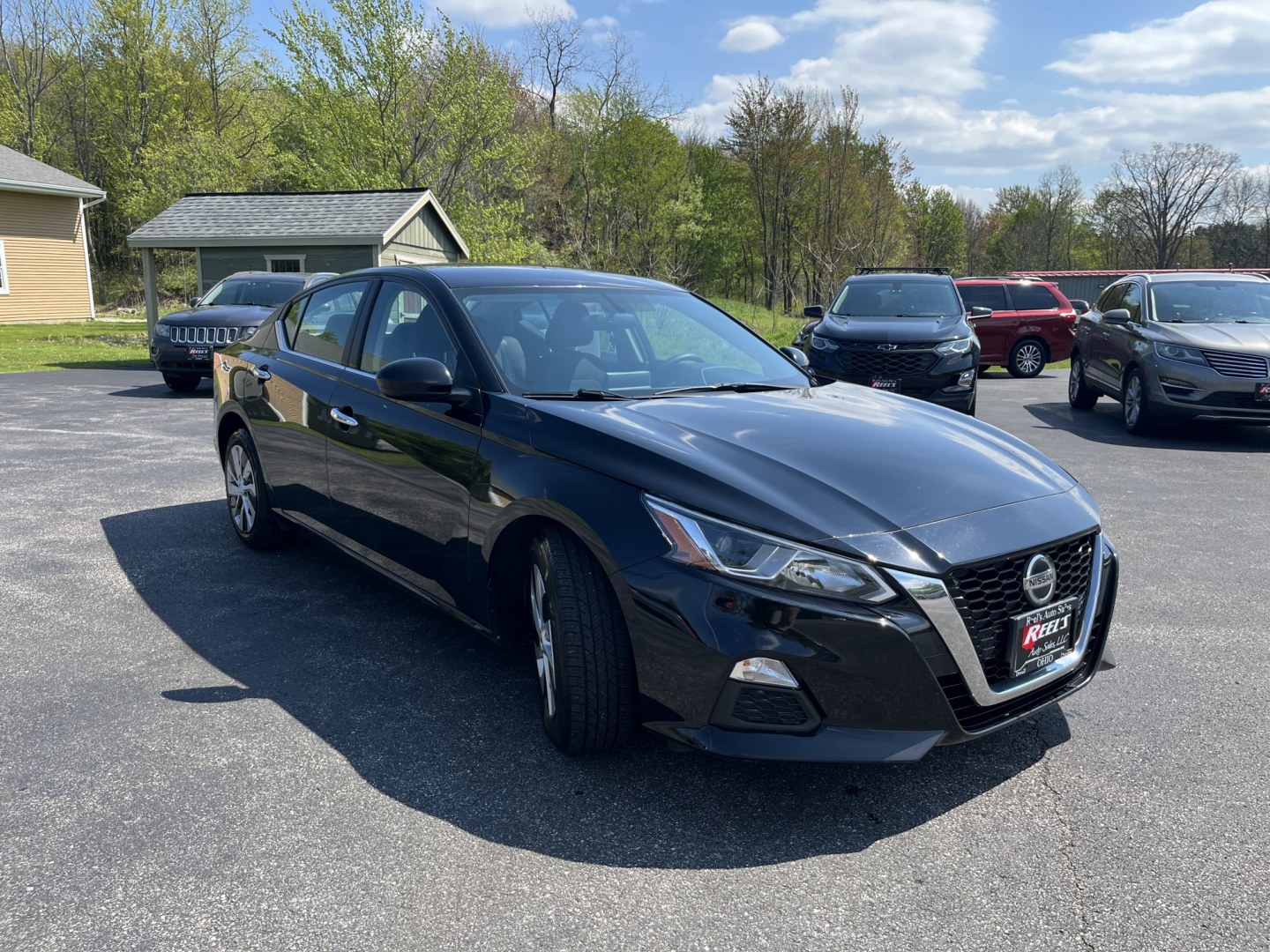 2020 Nissan Altima 2.5 S (1N4BL4BV0LC) with an 2.5L L4 DOHC 16V engine, CVT transmission, located at 547 E. Main St., Orwell, OH, 44076, (440) 437-5893, 41.535435, -80.847855 - Photo#2