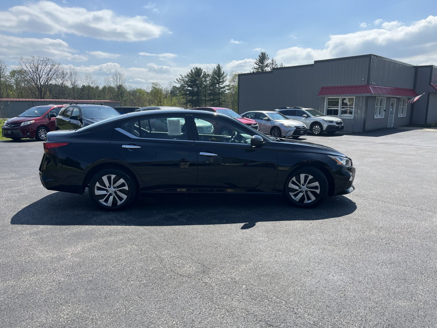 2020 Nissan Altima 2.5 S (1N4BL4BV0LC) with an 2.5L L4 DOHC 16V engine, CVT transmission, located at 547 E. Main St., Orwell, OH, 44076, (440) 437-5893, 41.535435, -80.847855 - Photo#5