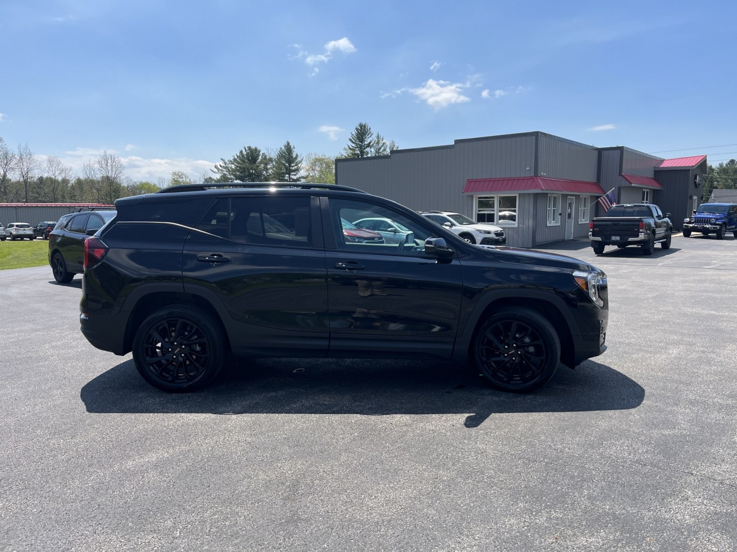 2023 GMC Terrain SLE AWD (3GKALTEG0PL) with an 1.5L L4 DOHC 16V TURBO engine, 6A transmission, located at 547 E. Main St., Orwell, OH, 44076, (440) 437-5893, 41.535435, -80.847855 - Photo#5