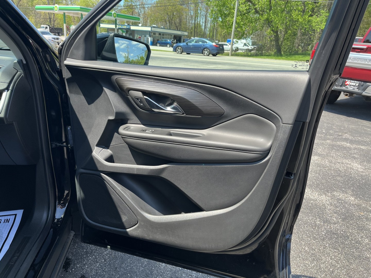 2023 GMC Terrain SLE AWD (3GKALTEG0PL) with an 1.5L L4 DOHC 16V TURBO engine, 6A transmission, located at 547 E. Main St., Orwell, OH, 44076, (440) 437-5893, 41.535435, -80.847855 - Photo#34