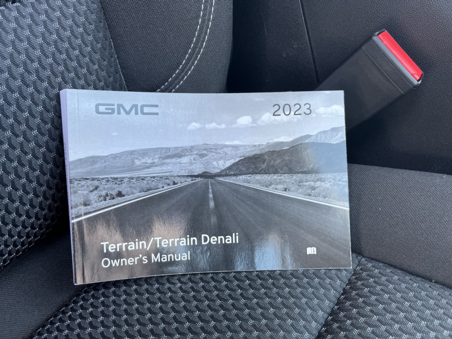 2023 GMC Terrain SLE AWD (3GKALTEG0PL) with an 1.5L L4 DOHC 16V TURBO engine, 6A transmission, located at 547 E. Main St., Orwell, OH, 44076, (440) 437-5893, 41.535435, -80.847855 - Photo#37