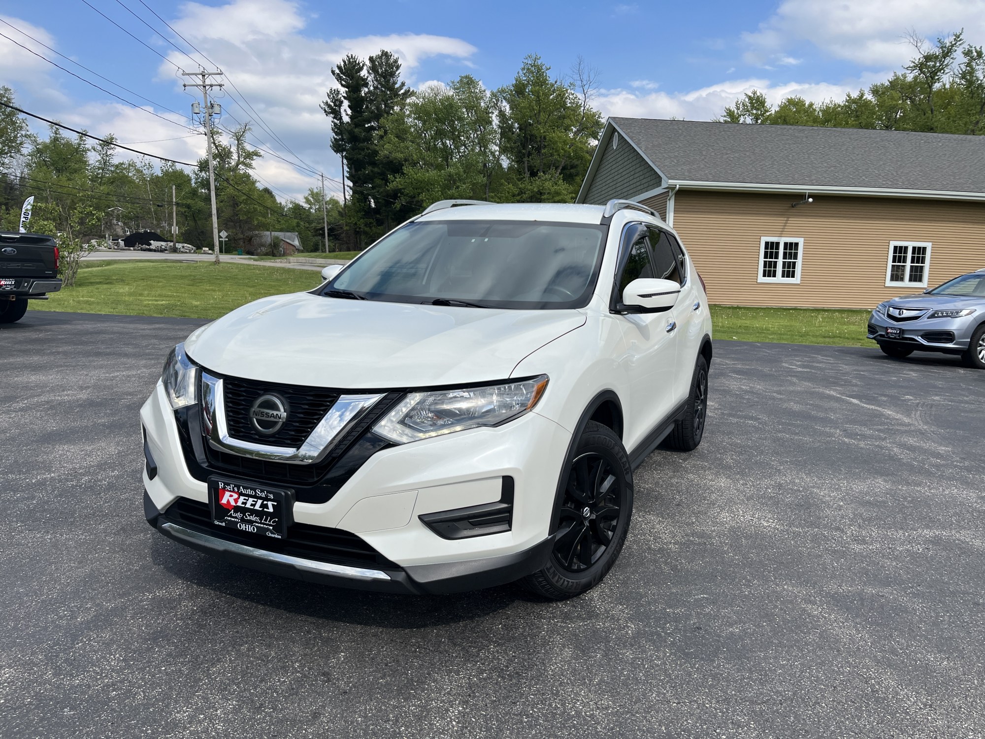 photo of 2018 Nissan Rogue SV AWD
