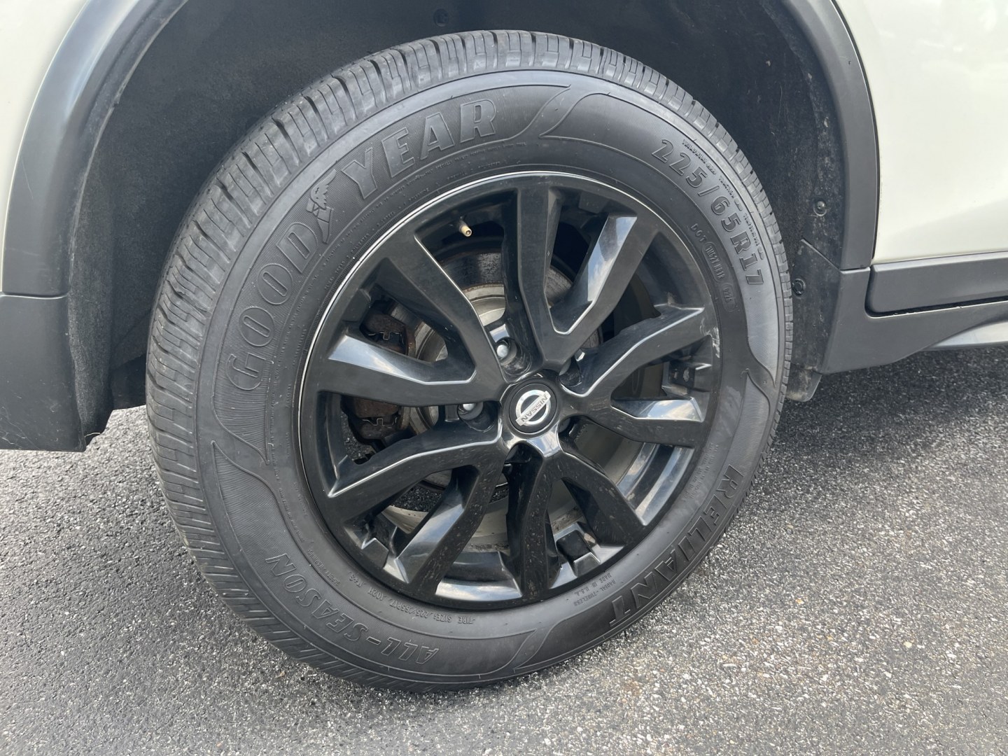 2018 Nissan Rogue SV AWD (5N1AT2MV6JC) with an 2.5L L4 DOHC 16V engine, CVT transmission, located at 547 E. Main St., Orwell, OH, 44076, (440) 437-5893, 41.535435, -80.847855 - Photo#7