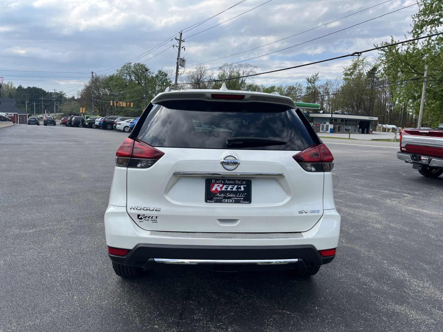 2018 Nissan Rogue SV AWD (5N1AT2MV6JC) with an 2.5L L4 DOHC 16V engine, CVT transmission, located at 547 E. Main St., Orwell, OH, 44076, (440) 437-5893, 41.535435, -80.847855 - Photo#8