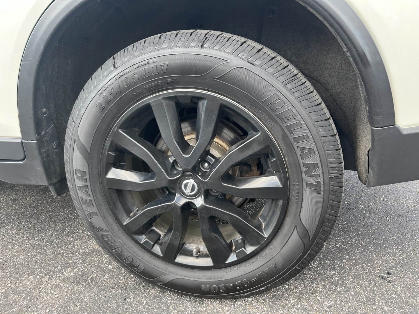 2018 Nissan Rogue SV AWD (5N1AT2MV6JC) with an 2.5L L4 DOHC 16V engine, CVT transmission, located at 547 E. Main St., Orwell, OH, 44076, (440) 437-5893, 41.535435, -80.847855 - Photo#10