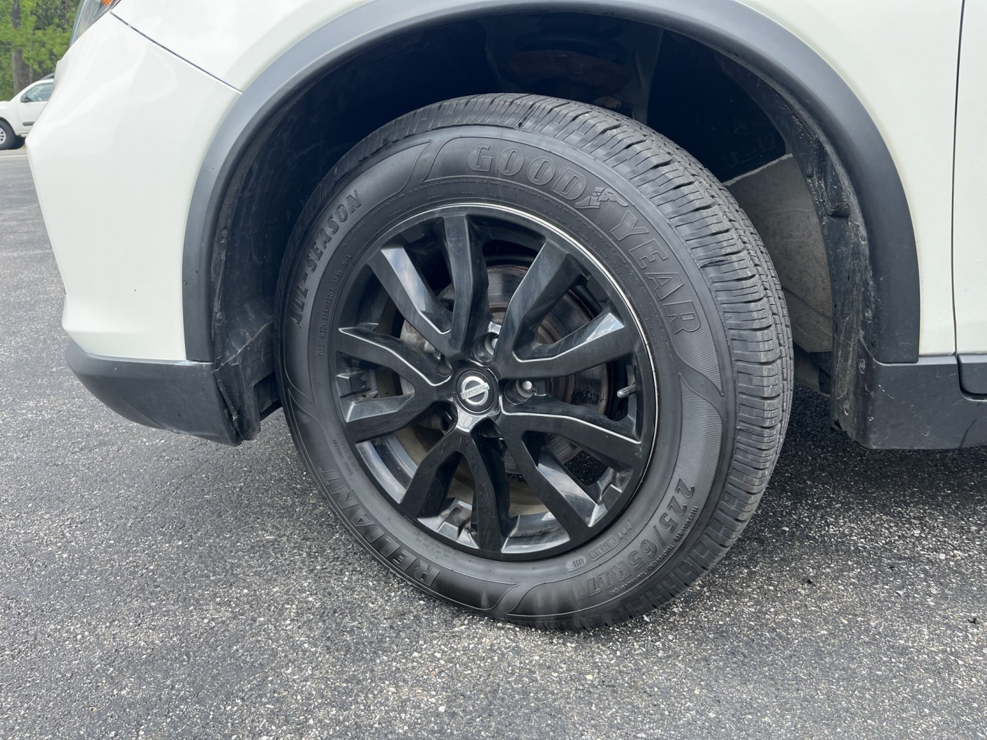 2018 Nissan Rogue SV AWD (5N1AT2MV6JC) with an 2.5L L4 DOHC 16V engine, CVT transmission, located at 547 E. Main St., Orwell, OH, 44076, (440) 437-5893, 41.535435, -80.847855 - Photo#12
