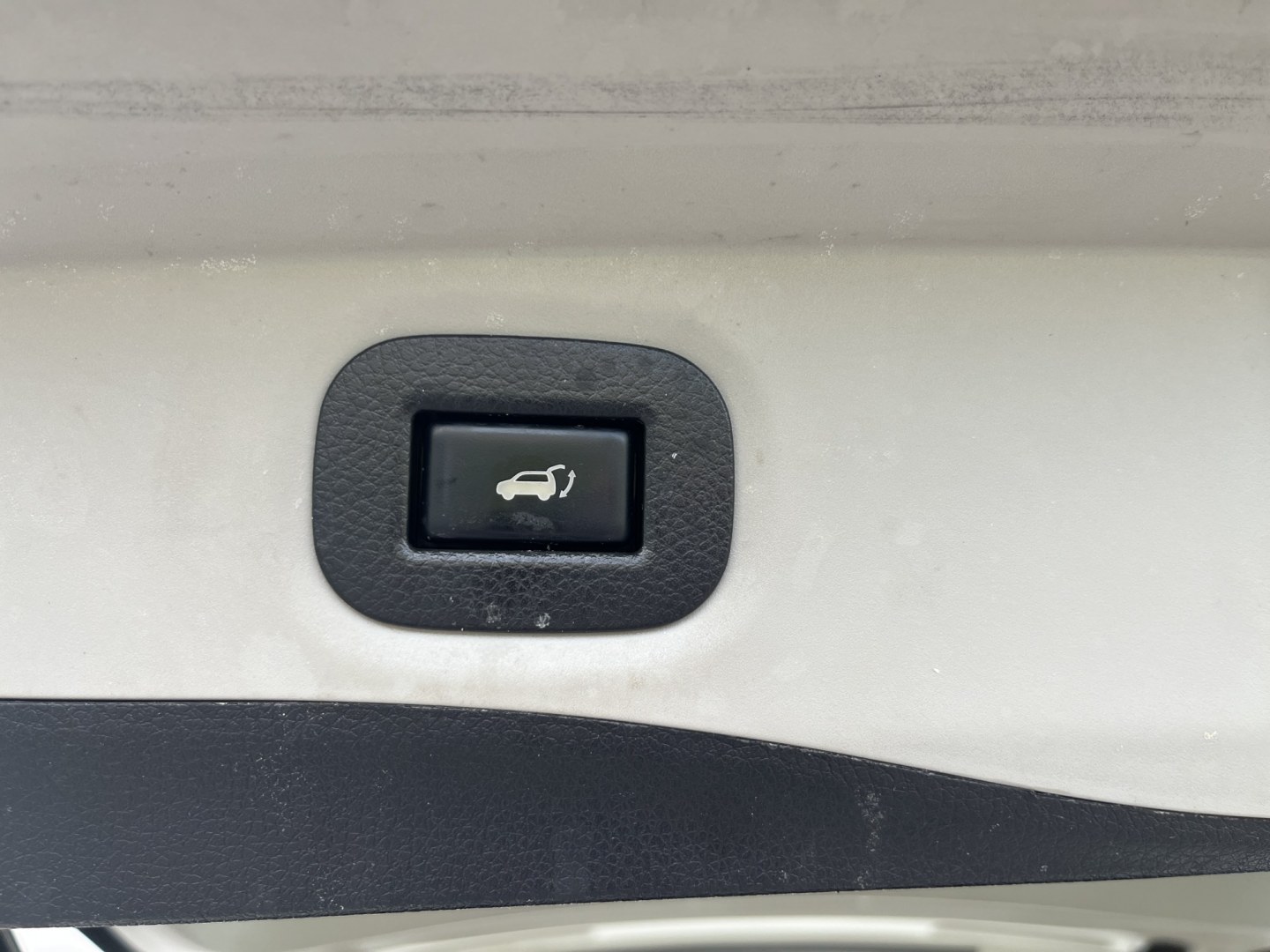 2018 Nissan Rogue SV AWD (5N1AT2MV6JC) with an 2.5L L4 DOHC 16V engine, CVT transmission, located at 547 E. Main St., Orwell, OH, 44076, (440) 437-5893, 41.535435, -80.847855 - Photo#15