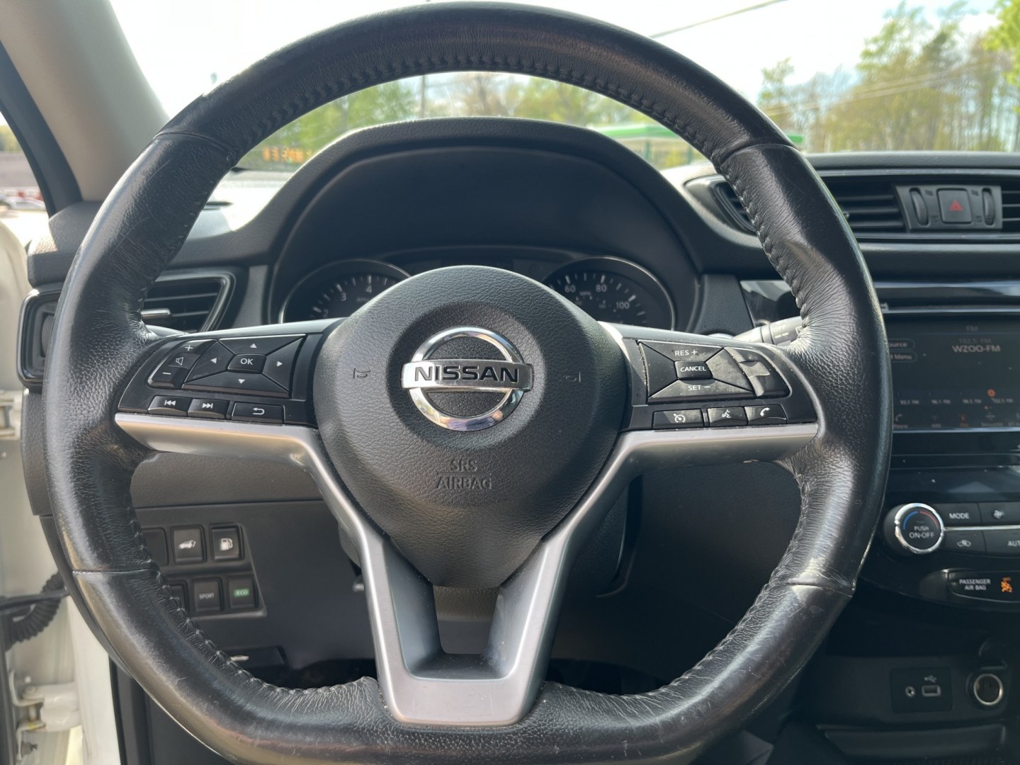 2018 Nissan Rogue SV AWD (5N1AT2MV6JC) with an 2.5L L4 DOHC 16V engine, CVT transmission, located at 547 E. Main St., Orwell, OH, 44076, (440) 437-5893, 41.535435, -80.847855 - Photo#20