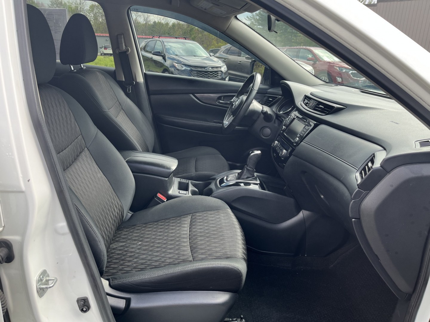 2018 Nissan Rogue SV AWD (5N1AT2MV6JC) with an 2.5L L4 DOHC 16V engine, CVT transmission, located at 547 E. Main St., Orwell, OH, 44076, (440) 437-5893, 41.535435, -80.847855 - Photo#30