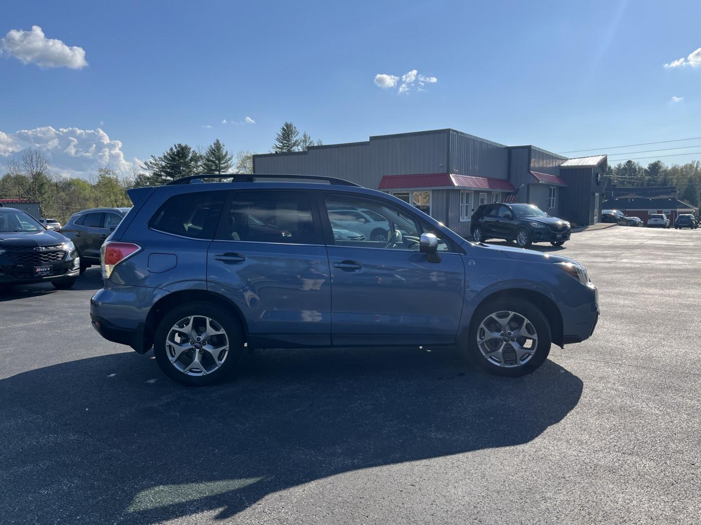 2018 Subaru Forester 2.5i Touring (JF2SJAWCXJH) with an 2.5L H4 SOHC 16V engine, CVT transmission, located at 547 E. Main St., Orwell, OH, 44076, (440) 437-5893, 41.535435, -80.847855 - Photo#5