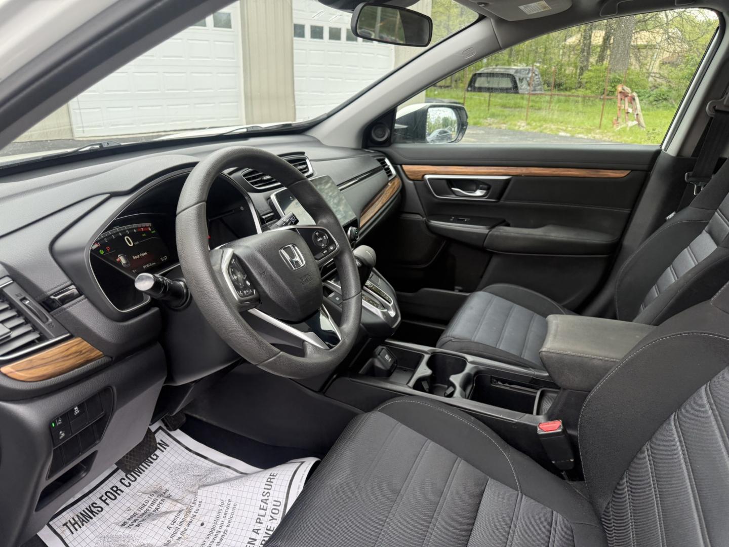 2017 White /Black Honda CR-V EX AWD (5J6RW2H52HL) with an 1.5L I4 16V DOHC TURBO engine, Automatic transmission, located at 547 E. Main St., Orwell, OH, 44076, (440) 437-5893, 41.535435, -80.847855 - 2017 Honda CR-V EX AWD – Turbo Efficiency, Loaded Safety, and Premium Features! This 2017 Honda CR-V EX AWD is a fantastic compact crossover that combines efficiency, comfort, and top-tier safety features. Powered by a responsive 1.5L Turbocharged Earth Dreams I4 engine paired with a smooth CVT t - Photo#6