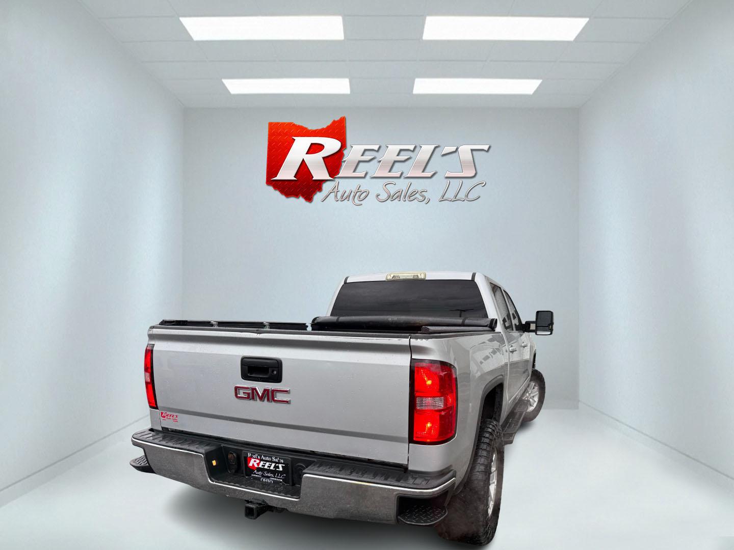 2015 Silver /Black GMC Sierra 1500 SLE Crew Cab Short Box 4WD (3GTU2UEC4FG) with an 5.3L V8 OHV 16V engine, Automatic transmission, located at 547 E. Main St., Orwell, OH, 44076, (440) 437-5893, 41.535435, -80.847855- Photo#25