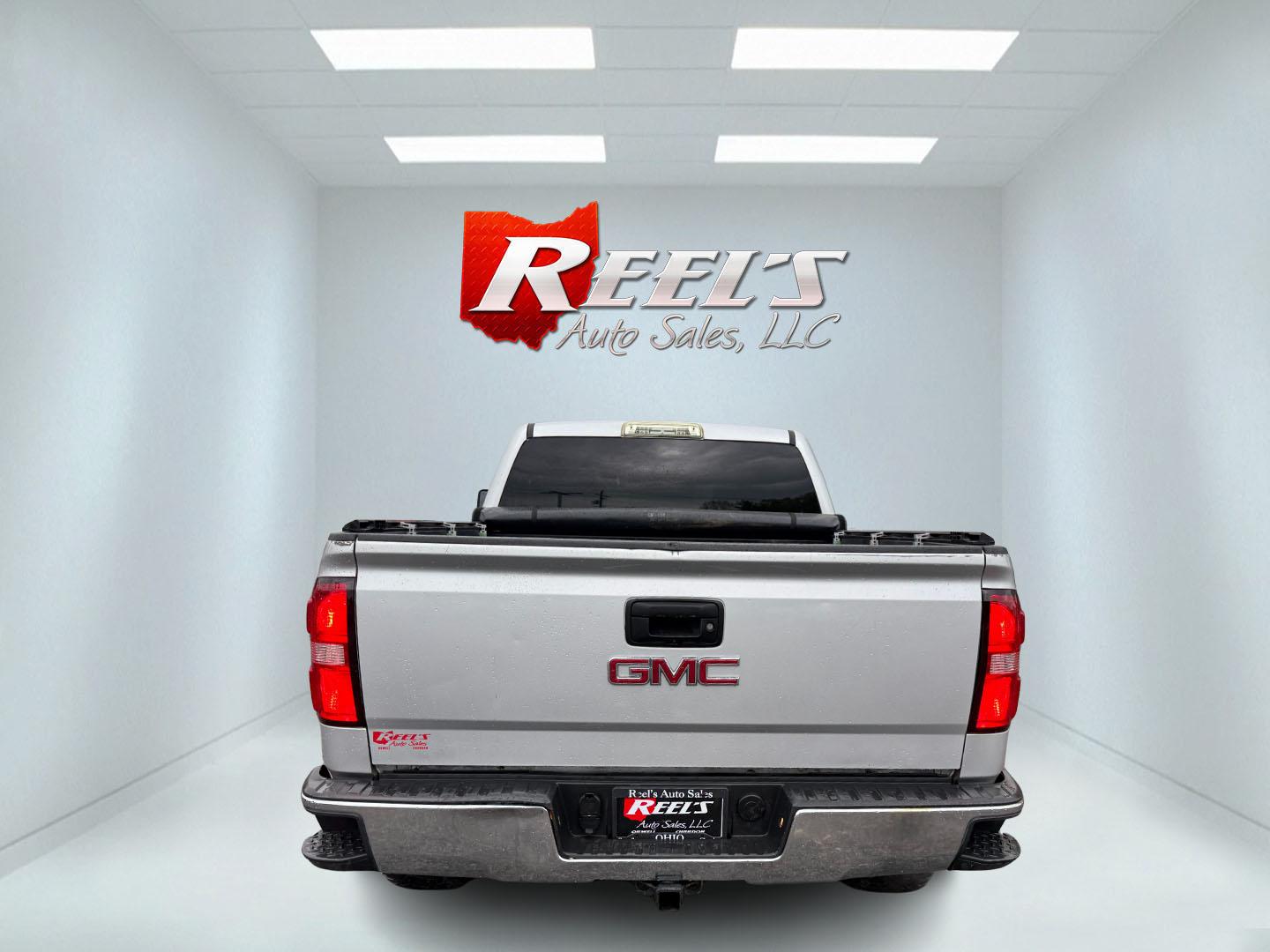 2015 Silver /Black GMC Sierra 1500 SLE Crew Cab Short Box 4WD (3GTU2UEC4FG) with an 5.3L V8 OHV 16V engine, Automatic transmission, located at 547 E. Main St., Orwell, OH, 44076, (440) 437-5893, 41.535435, -80.847855- Photo#26