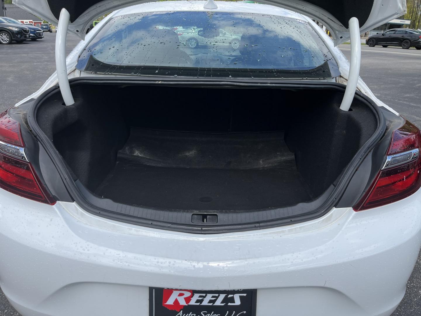 2016 White /Black Buick Regal Turbo FWD (2G4GK5EX1G9) with an 2.0L I4 DOHC 16V TURBO engine, Automatic transmission, located at 547 E. Main St., Orwell, OH, 44076, (440) 437-5893, 41.535435, -80.847855 - 2016 Buick Regal Turbo – Sporty Luxury Sedan with Turbo Power and Premium Comfort! This 2016 Buick Regal Turbo is a refined and fun-to-drive midsize sedan that offers a great blend of performance, luxury, and efficiency. Powered by a responsive 2.0L Turbocharged EcoTec I4 engine paired with a smo - Photo#14