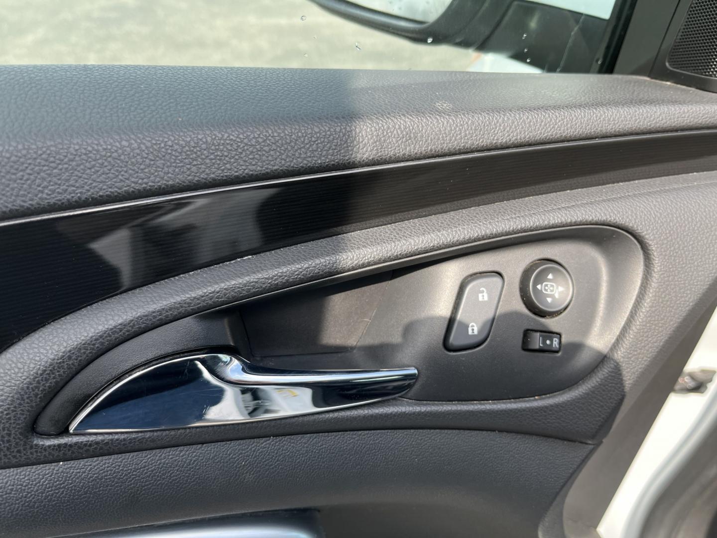 2016 White /Black Buick Regal Turbo FWD (2G4GK5EX1G9) with an 2.0L I4 DOHC 16V TURBO engine, Automatic transmission, located at 547 E. Main St., Orwell, OH, 44076, (440) 437-5893, 41.535435, -80.847855 - 2016 Buick Regal Turbo – Sporty Luxury Sedan with Turbo Power and Premium Comfort! This 2016 Buick Regal Turbo is a refined and fun-to-drive midsize sedan that offers a great blend of performance, luxury, and efficiency. Powered by a responsive 2.0L Turbocharged EcoTec I4 engine paired with a smo - Photo#16