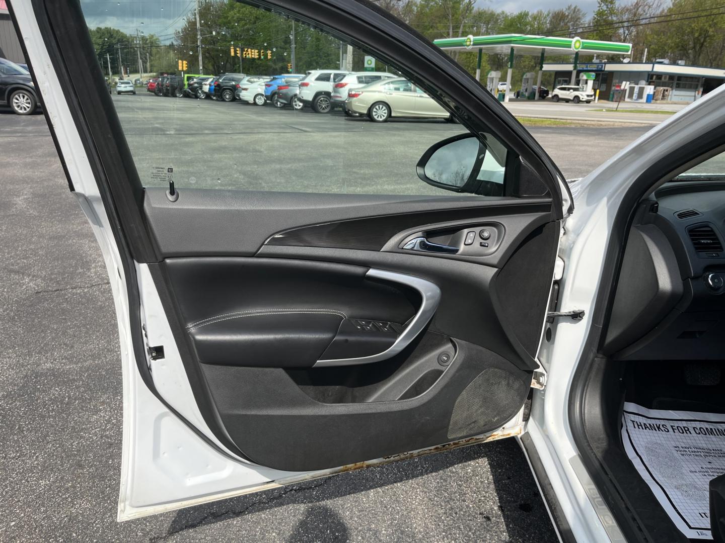 2016 White /Black Buick Regal Turbo FWD (2G4GK5EX1G9) with an 2.0L I4 DOHC 16V TURBO engine, Automatic transmission, located at 547 E. Main St., Orwell, OH, 44076, (440) 437-5893, 41.535435, -80.847855 - 2016 Buick Regal Turbo – Sporty Luxury Sedan with Turbo Power and Premium Comfort! This 2016 Buick Regal Turbo is a refined and fun-to-drive midsize sedan that offers a great blend of performance, luxury, and efficiency. Powered by a responsive 2.0L Turbocharged EcoTec I4 engine paired with a smo - Photo#15
