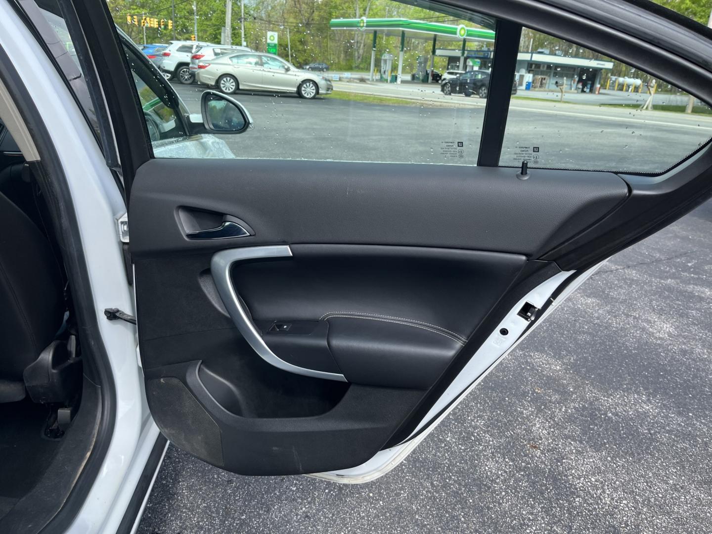 2016 White /Black Buick Regal Turbo FWD (2G4GK5EX1G9) with an 2.0L I4 DOHC 16V TURBO engine, Automatic transmission, located at 547 E. Main St., Orwell, OH, 44076, (440) 437-5893, 41.535435, -80.847855 - 2016 Buick Regal Turbo – Sporty Luxury Sedan with Turbo Power and Premium Comfort! This 2016 Buick Regal Turbo is a refined and fun-to-drive midsize sedan that offers a great blend of performance, luxury, and efficiency. Powered by a responsive 2.0L Turbocharged EcoTec I4 engine paired with a smo - Photo#32