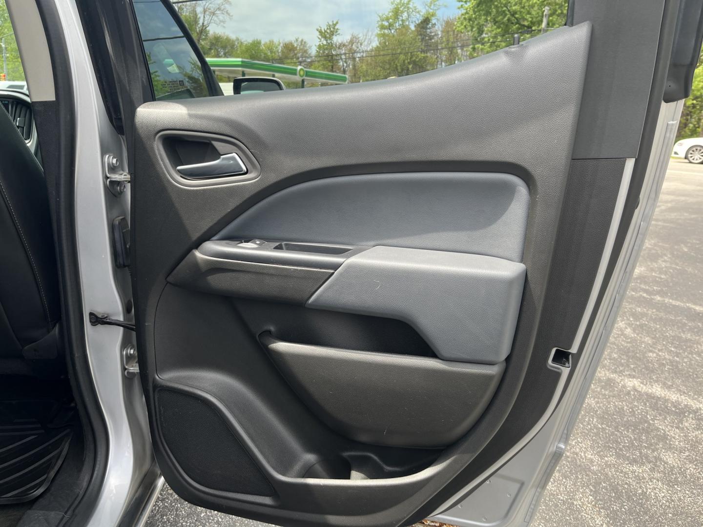 2015 Silver /Black Chevrolet Colorado Z71 Crew Cab 4WD Long Box (1GCGTCE3XF1) with an 3.6L V6 DOHC 24V GAS engine, Automatic transmission, located at 11115 Chardon Rd. , Chardon, OH, 44024, (440) 214-9705, 41.580246, -81.241943 - 2015 Chevrolet Colorado Z71 Crew Cab 4WD – Rugged Off-Road Capability with Fresh Tires and Strong Towing Power! This 2015 Chevrolet Colorado Z71 Crew Cab 4WD is a tough, capable midsize truck that’s ready for work, trails, or weekend adventures. Powered by a strong 3.6L V6 engine paired with a - Photo#30