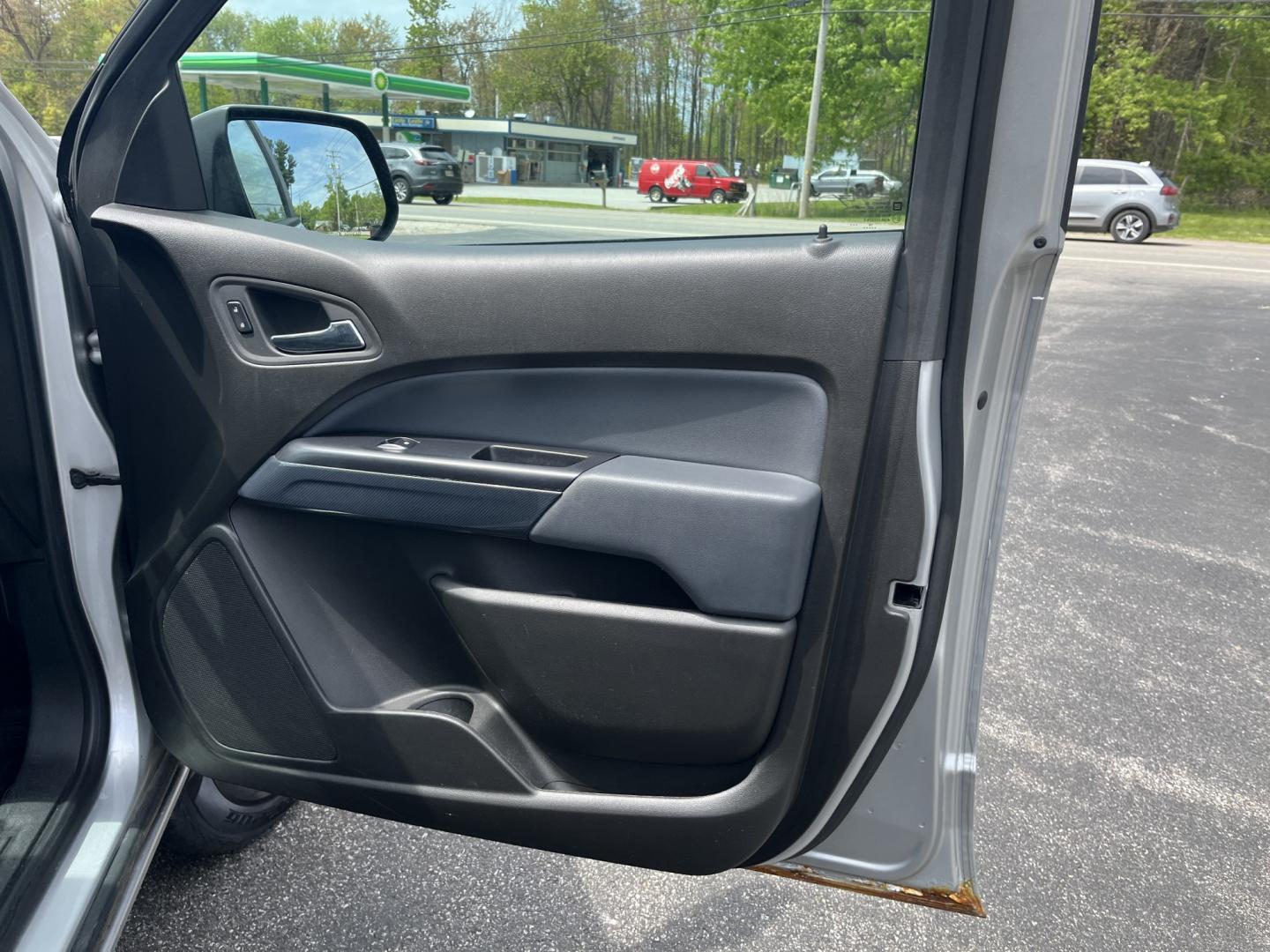 2015 Silver /Black Chevrolet Colorado Z71 Crew Cab 4WD Long Box (1GCGTCE3XF1) with an 3.6L V6 DOHC 24V GAS engine, Automatic transmission, located at 11115 Chardon Rd. , Chardon, OH, 44024, (440) 214-9705, 41.580246, -81.241943 - 2015 Chevrolet Colorado Z71 Crew Cab 4WD – Rugged Off-Road Capability with Fresh Tires and Strong Towing Power! This 2015 Chevrolet Colorado Z71 Crew Cab 4WD is a tough, capable midsize truck that’s ready for work, trails, or weekend adventures. Powered by a strong 3.6L V6 engine paired with a - Photo#32