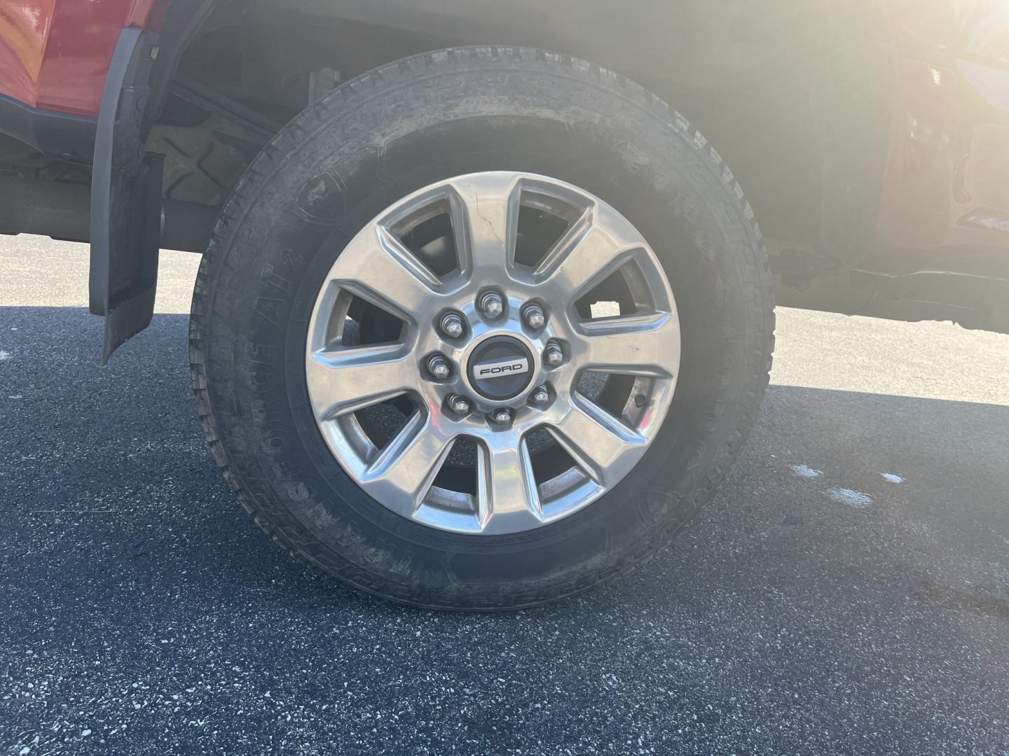 2017 Red /Black Ford F-250 SD Platinum Crew Cab 4WD (1FT7W2B65HE) with an 6.2L V8 OHV 16V engine, Automatic transmission, located at 11115 Chardon Rd. , Chardon, OH, 44024, (440) 214-9705, 41.580246, -81.241943 - 2017 Ford F-250 Super Duty Platinum Crew Cab 4WD – Loaded Luxury Heavy-Duty Truck with Massive Towing Power! This 2017 Ford F-250 Super Duty Platinum Crew Cab 4WD is a top-of-the-line heavy-duty truck that combines western luxury with serious work capability. Powered by the strong 6.2L V8 engine - Photo#7