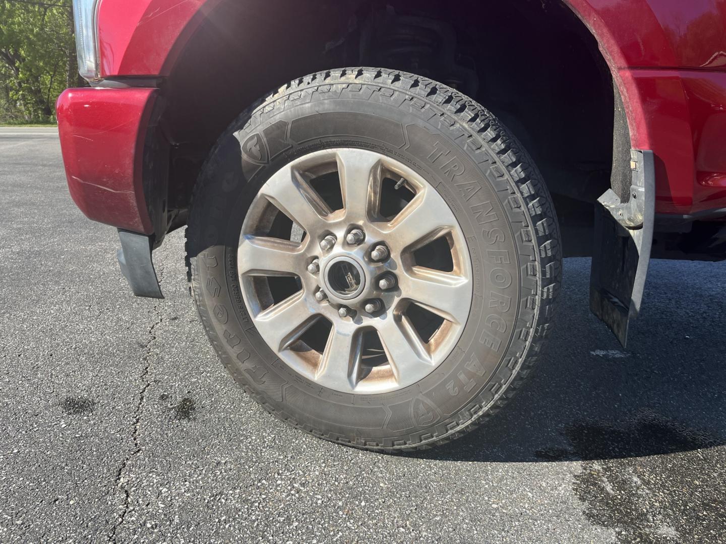 2017 Red /Black Ford F-250 SD Platinum Crew Cab 4WD (1FT7W2B65HE) with an 6.2L V8 OHV 16V engine, Automatic transmission, located at 11115 Chardon Rd. , Chardon, OH, 44024, (440) 214-9705, 41.580246, -81.241943 - 2017 Ford F-250 Super Duty Platinum Crew Cab 4WD – Loaded Luxury Heavy-Duty Truck with Massive Towing Power! This 2017 Ford F-250 Super Duty Platinum Crew Cab 4WD is a top-of-the-line heavy-duty truck that combines western luxury with serious work capability. Powered by the strong 6.2L V8 engine - Photo#12