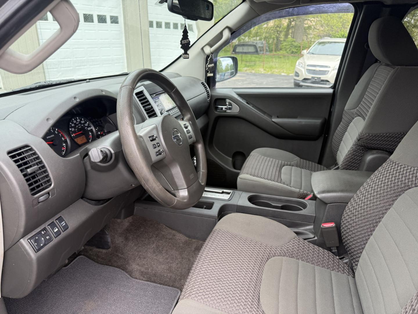2014 Black /Gray Nissan Frontier SV King Cab 5AT 4WD (1N6AD0CW4EN) with an 4.0L V6 DOHC 24V engine, Automatic transmission, located at 11115 Chardon Rd. , Chardon, OH, 44024, (440) 214-9705, 41.580246, -81.241943 - 2014 Nissan Frontier SV King Cab 4WD – Tough, Reliable Midsize Truck with Fresh Service! This 2014 Nissan Frontier SV King Cab 4WD is a rugged and dependable midsize pickup that’s built to last and ready for work or weekend adventures. Powered by the proven 4.0L V6 engine paired with a durable - Photo#9