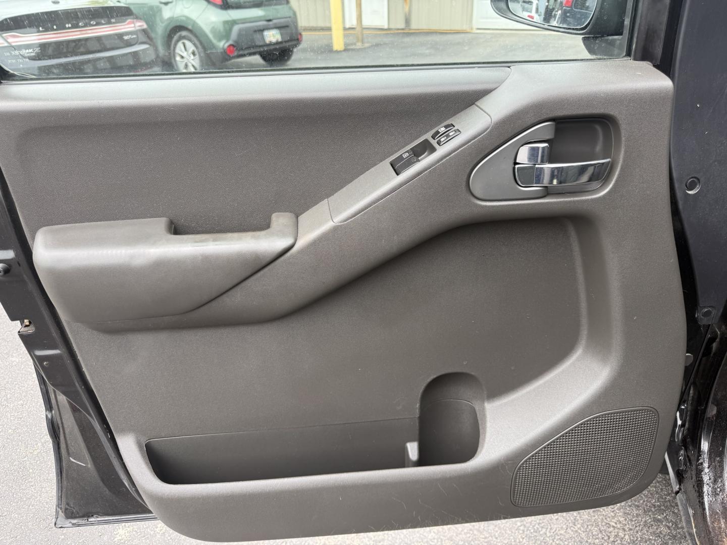 2014 Black /Gray Nissan Frontier SV King Cab 5AT 4WD (1N6AD0CW4EN) with an 4.0L V6 DOHC 24V engine, Automatic transmission, located at 11115 Chardon Rd. , Chardon, OH, 44024, (440) 214-9705, 41.580246, -81.241943 - 2014 Nissan Frontier SV King Cab 4WD – Tough, Reliable Midsize Truck with Fresh Service! This 2014 Nissan Frontier SV King Cab 4WD is a rugged and dependable midsize pickup that’s built to last and ready for work or weekend adventures. Powered by the proven 4.0L V6 engine paired with a durable - Photo#10