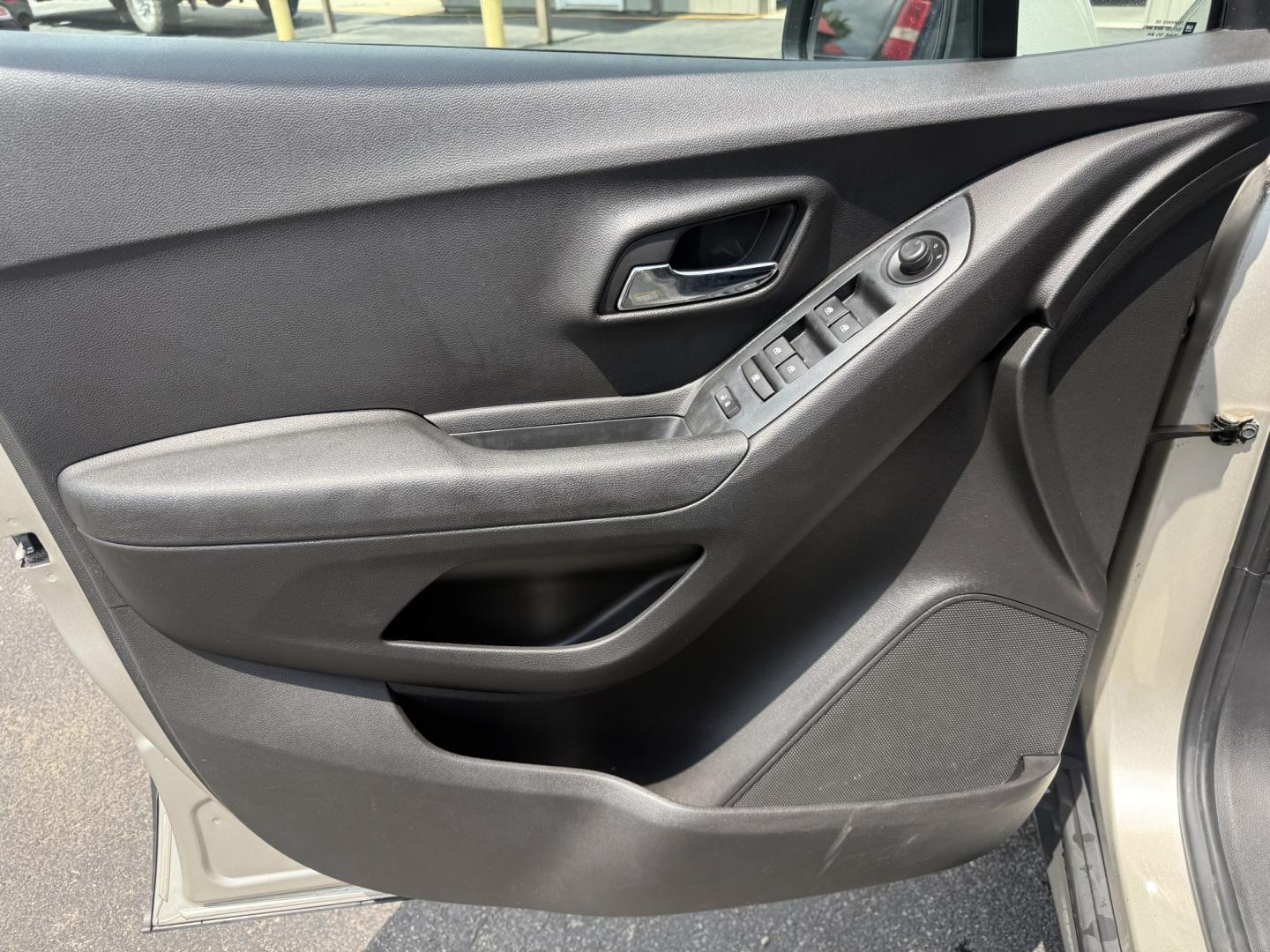 2016 Gold /Black Chevrolet Trax LT AWD (3GNCJPSB0GL) with an 1.4L I4 DOHC 16V TURBO engine, Automatic transmission, located at 547 E. Main St., Orwell, OH, 44076, (440) 437-5893, 41.535435, -80.847855 - 2016 Chevrolet Trax LT AWD – Turbo Efficiency, Fresh Service, and All-Weather Grip! This sharp 2016 Chevrolet Trax LT AWD is a compact, fuel-efficient crossover that’s easy to drive and ready to go. Powered by a peppy 1.4L Turbocharged EcoTec I4 engine paired with a smooth 6-speed automatic tra - Photo#8