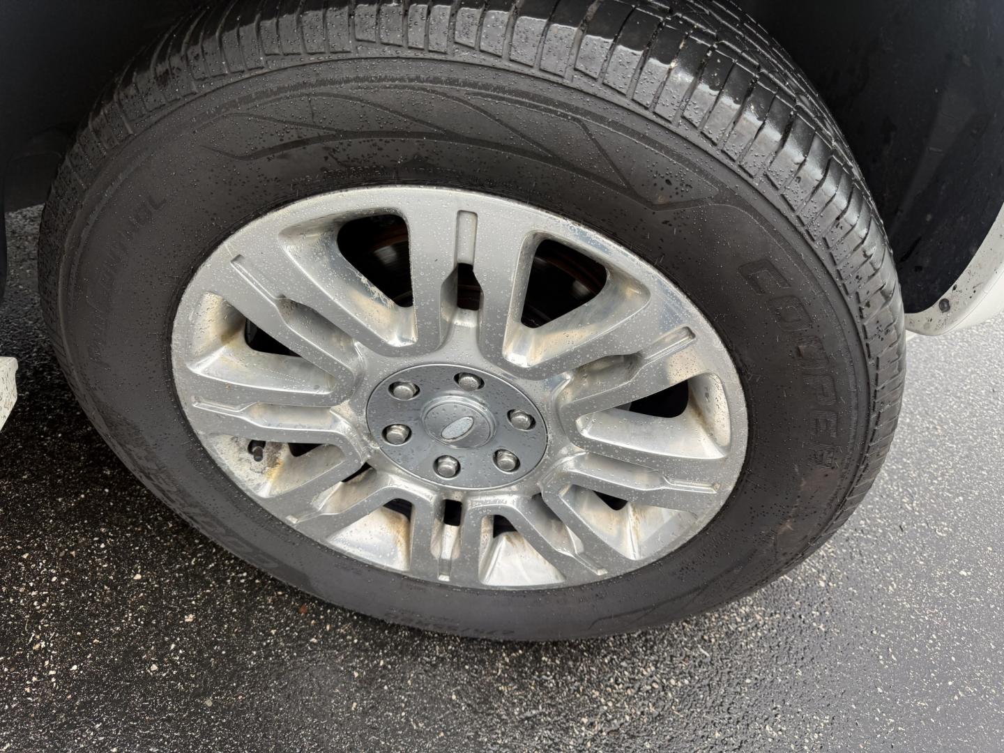 2013 White /Black Ford Expedition Limited 4WD (1FMJU2A55DE) with an 5.4L V8 SOHC 16V FFV engine, Automatic transmission, located at 547 E. Main St., Orwell, OH, 44076, (440) 437-5893, 41.535435, -80.847855 - 2013 Ford Expedition Limited 4WD – Full-Size Luxury SUV with Massive Towing Power and Premium Features! This 2013 Ford Expedition Limited 4WD is a loaded, commanding full-size SUV that offers serious capability and upscale comfort for the whole family. Powered by the strong 5.4L Triton V8 engine- Photo#5