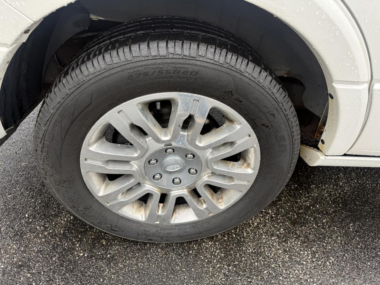 2013 White /Black Ford Expedition Limited 4WD (1FMJU2A55DE) with an 5.4L V8 SOHC 16V FFV engine, Automatic transmission, located at 547 E. Main St., Orwell, OH, 44076, (440) 437-5893, 41.535435, -80.847855 - 2013 Ford Expedition Limited 4WD – Full-Size Luxury SUV with Massive Towing Power and Premium Features! This 2013 Ford Expedition Limited 4WD is a loaded, commanding full-size SUV that offers serious capability and upscale comfort for the whole family. Powered by the strong 5.4L Triton V8 engine- Photo#35