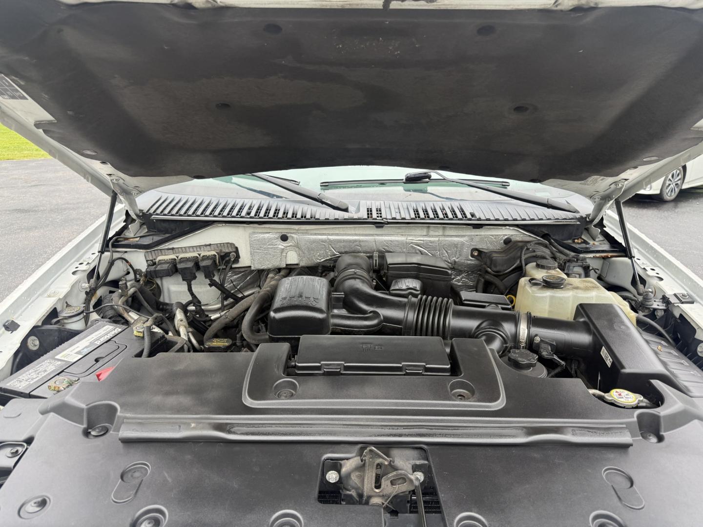 2013 White /Black Ford Expedition Limited 4WD (1FMJU2A55DE) with an 5.4L V8 SOHC 16V FFV engine, Automatic transmission, located at 547 E. Main St., Orwell, OH, 44076, (440) 437-5893, 41.535435, -80.847855 - 2013 Ford Expedition Limited 4WD – Full-Size Luxury SUV with Massive Towing Power and Premium Features! This 2013 Ford Expedition Limited 4WD is a loaded, commanding full-size SUV that offers serious capability and upscale comfort for the whole family. Powered by the strong 5.4L Triton V8 engine- Photo#7