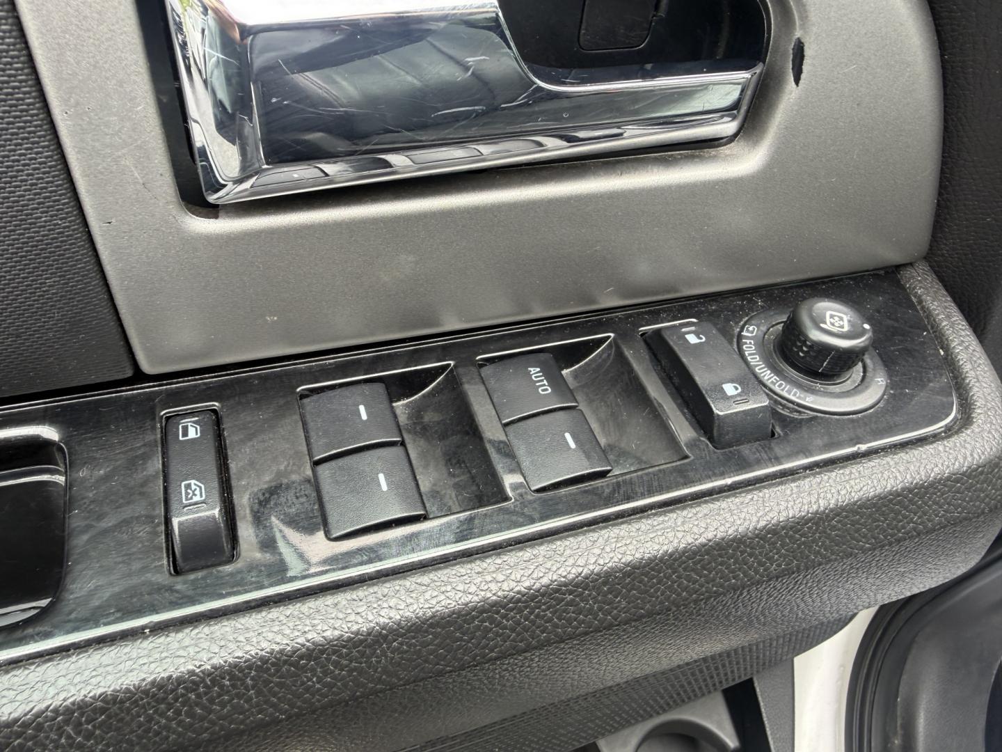 2013 White /Black Ford Expedition Limited 4WD (1FMJU2A55DE) with an 5.4L V8 SOHC 16V FFV engine, Automatic transmission, located at 547 E. Main St., Orwell, OH, 44076, (440) 437-5893, 41.535435, -80.847855 - 2013 Ford Expedition Limited 4WD – Full-Size Luxury SUV with Massive Towing Power and Premium Features! This 2013 Ford Expedition Limited 4WD is a loaded, commanding full-size SUV that offers serious capability and upscale comfort for the whole family. Powered by the strong 5.4L Triton V8 engine- Photo#10