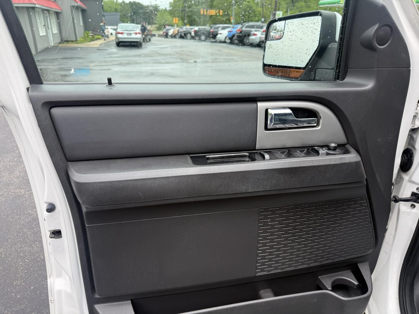 2013 White /Black Ford Expedition Limited 4WD (1FMJU2A55DE) with an 5.4L V8 SOHC 16V FFV engine, Automatic transmission, located at 547 E. Main St., Orwell, OH, 44076, (440) 437-5893, 41.535435, -80.847855 - 2013 Ford Expedition Limited 4WD – Full-Size Luxury SUV with Massive Towing Power and Premium Features! This 2013 Ford Expedition Limited 4WD is a loaded, commanding full-size SUV that offers serious capability and upscale comfort for the whole family. Powered by the strong 5.4L Triton V8 engine- Photo#9