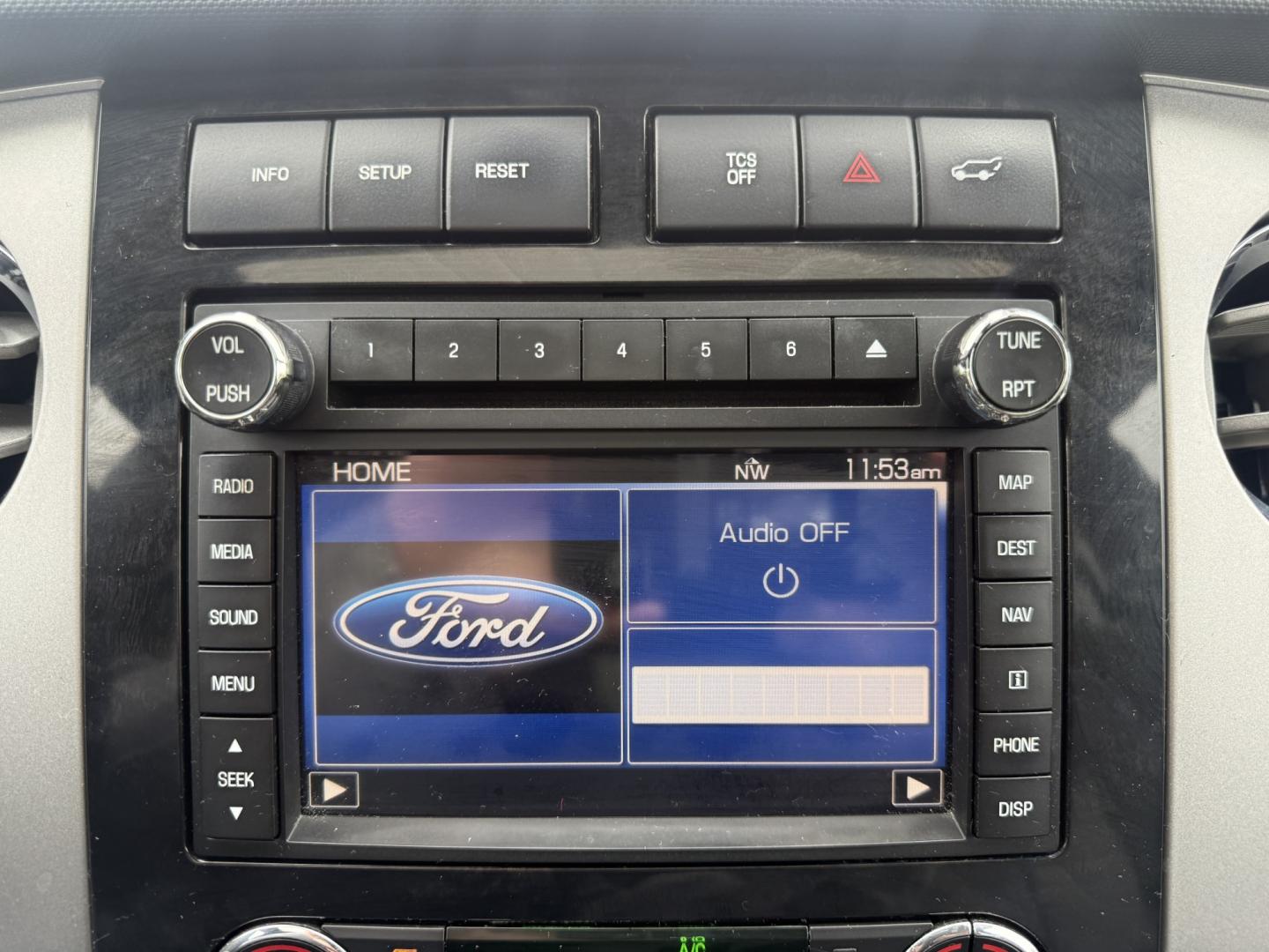 2013 White /Black Ford Expedition Limited 4WD (1FMJU2A55DE) with an 5.4L V8 SOHC 16V FFV engine, Automatic transmission, located at 547 E. Main St., Orwell, OH, 44076, (440) 437-5893, 41.535435, -80.847855 - 2013 Ford Expedition Limited 4WD – Full-Size Luxury SUV with Massive Towing Power and Premium Features! This 2013 Ford Expedition Limited 4WD is a loaded, commanding full-size SUV that offers serious capability and upscale comfort for the whole family. Powered by the strong 5.4L Triton V8 engine- Photo#18