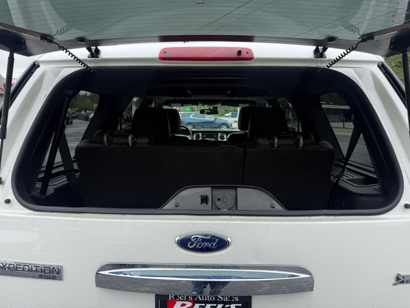 2013 White /Black Ford Expedition Limited 4WD (1FMJU2A55DE) with an 5.4L V8 SOHC 16V FFV engine, Automatic transmission, located at 547 E. Main St., Orwell, OH, 44076, (440) 437-5893, 41.535435, -80.847855 - 2013 Ford Expedition Limited 4WD – Full-Size Luxury SUV with Massive Towing Power and Premium Features! This 2013 Ford Expedition Limited 4WD is a loaded, commanding full-size SUV that offers serious capability and upscale comfort for the whole family. Powered by the strong 5.4L Triton V8 engine- Photo#29