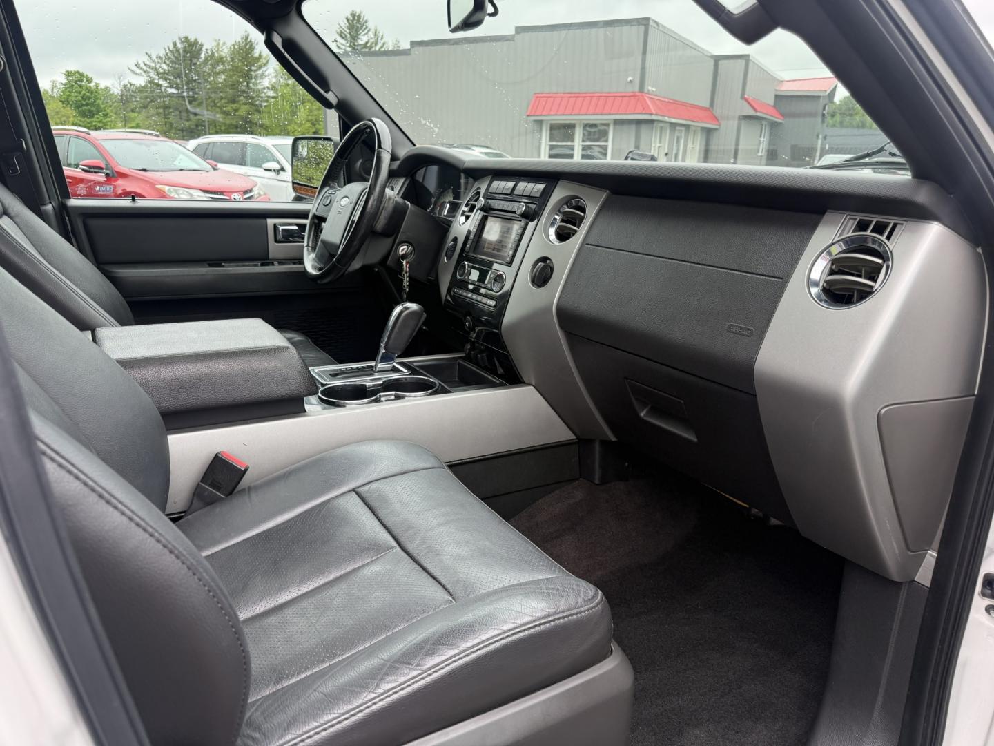 2013 White /Black Ford Expedition Limited 4WD (1FMJU2A55DE) with an 5.4L V8 SOHC 16V FFV engine, Automatic transmission, located at 547 E. Main St., Orwell, OH, 44076, (440) 437-5893, 41.535435, -80.847855 - 2013 Ford Expedition Limited 4WD – Full-Size Luxury SUV with Massive Towing Power and Premium Features! This 2013 Ford Expedition Limited 4WD is a loaded, commanding full-size SUV that offers serious capability and upscale comfort for the whole family. Powered by the strong 5.4L Triton V8 engine- Photo#48