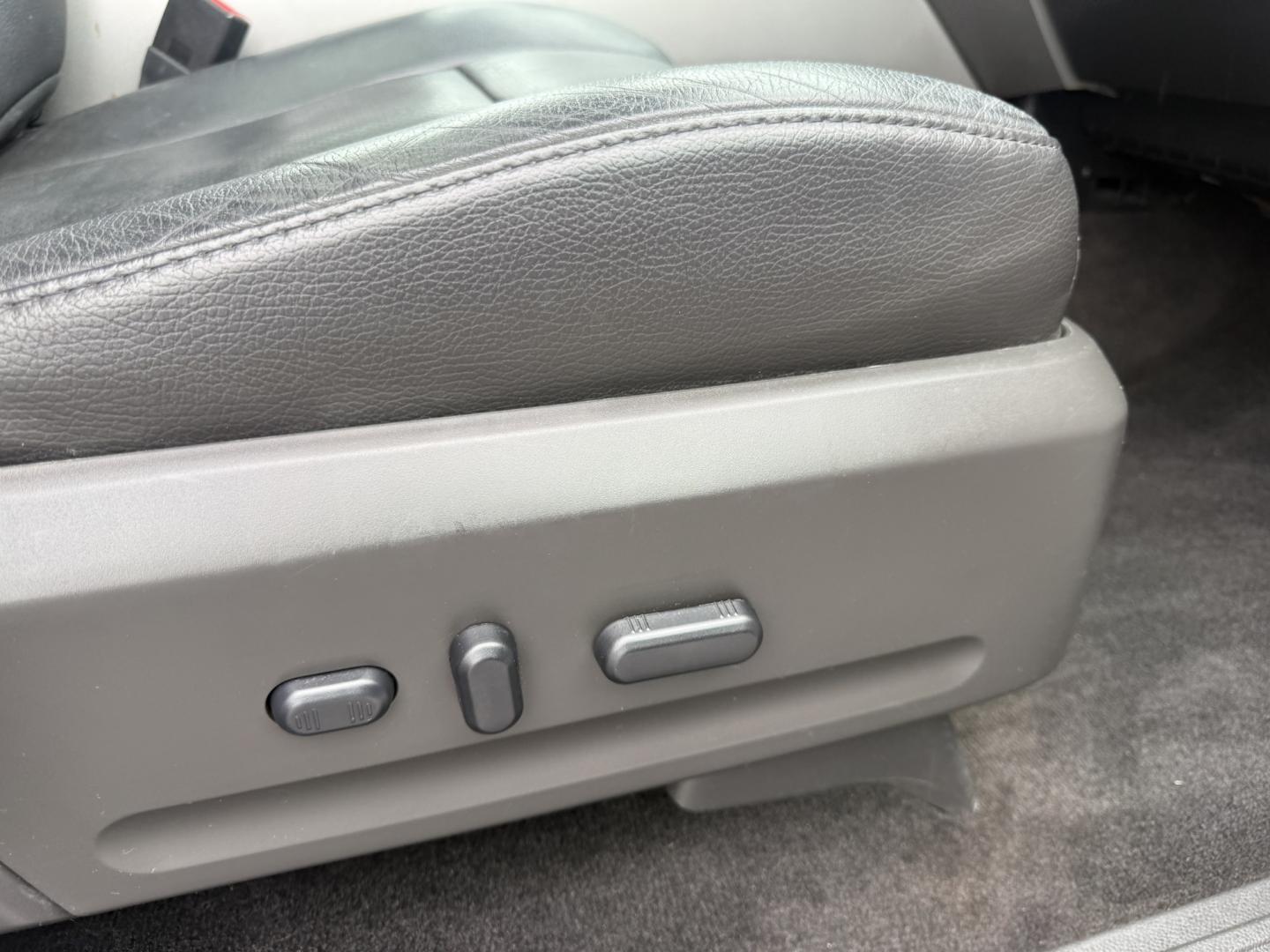 2013 White /Black Ford Expedition Limited 4WD (1FMJU2A55DE) with an 5.4L V8 SOHC 16V FFV engine, Automatic transmission, located at 547 E. Main St., Orwell, OH, 44076, (440) 437-5893, 41.535435, -80.847855 - 2013 Ford Expedition Limited 4WD – Full-Size Luxury SUV with Massive Towing Power and Premium Features! This 2013 Ford Expedition Limited 4WD is a loaded, commanding full-size SUV that offers serious capability and upscale comfort for the whole family. Powered by the strong 5.4L Triton V8 engine- Photo#49