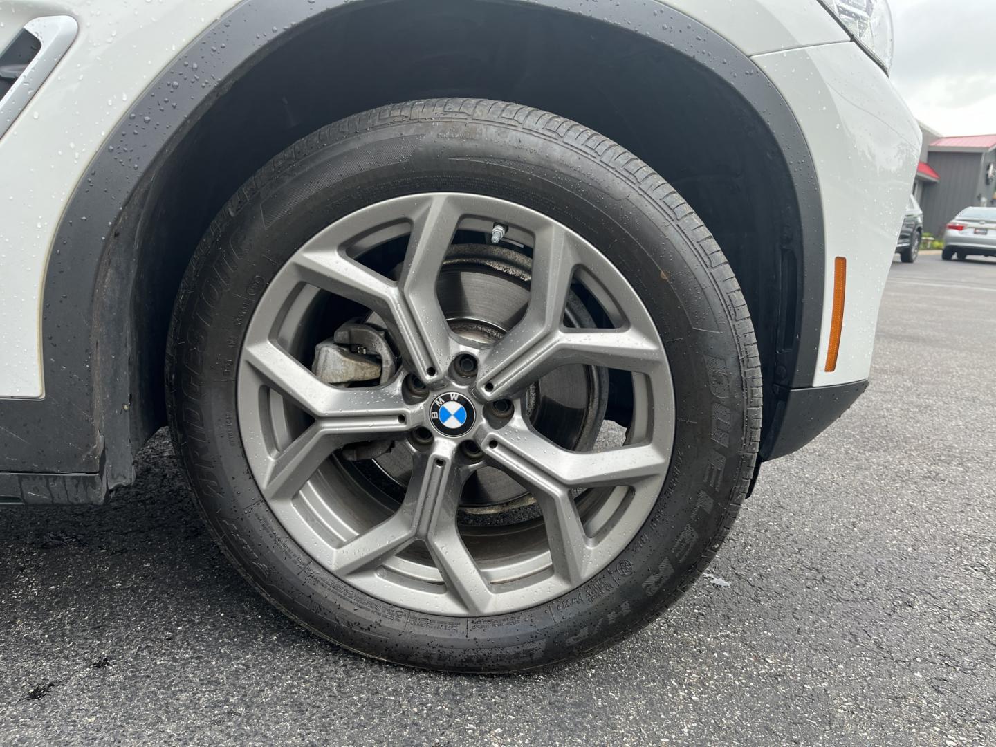 2022 White /Black BMW X3 xDrive30i (5UX53DP02N9) with an 2.0L I4 DOHC 16V Turbo engine, Automatic transmission, located at 11115 Chardon Rd. , Chardon, OH, 44024, (440) 214-9705, 41.580246, -81.241943 - 2022 BMW X3 xDrive30i – Premium Compact Luxury SUV with Turbo Power and Alpine White Style! This 2022 BMW X3 xDrive30i is a refined and sporty luxury crossover that offers the perfect balance of performance, comfort, and versatility. Powered by a responsive 2.0L Turbocharged I4 engine paired with - Photo#4