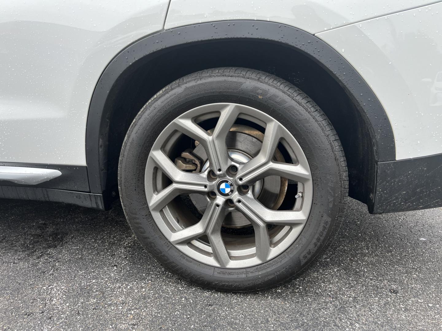 2022 White /Black BMW X3 xDrive30i (5UX53DP02N9) with an 2.0L I4 DOHC 16V Turbo engine, Automatic transmission, located at 11115 Chardon Rd. , Chardon, OH, 44024, (440) 214-9705, 41.580246, -81.241943 - 2022 BMW X3 xDrive30i – Premium Compact Luxury SUV with Turbo Power and Alpine White Style! This 2022 BMW X3 xDrive30i is a refined and sporty luxury crossover that offers the perfect balance of performance, comfort, and versatility. Powered by a responsive 2.0L Turbocharged I4 engine paired with - Photo#10