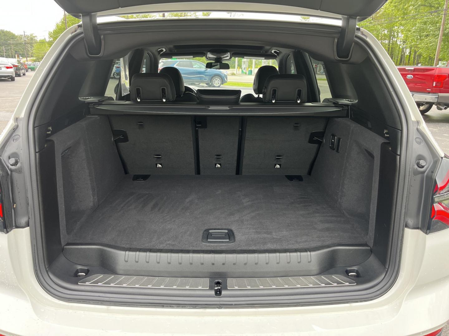 2022 White /Black BMW X3 xDrive30i (5UX53DP02N9) with an 2.0L I4 DOHC 16V Turbo engine, Automatic transmission, located at 11115 Chardon Rd. , Chardon, OH, 44024, (440) 214-9705, 41.580246, -81.241943 - 2022 BMW X3 xDrive30i – Premium Compact Luxury SUV with Turbo Power and Alpine White Style! This 2022 BMW X3 xDrive30i is a refined and sporty luxury crossover that offers the perfect balance of performance, comfort, and versatility. Powered by a responsive 2.0L Turbocharged I4 engine paired with - Photo#14