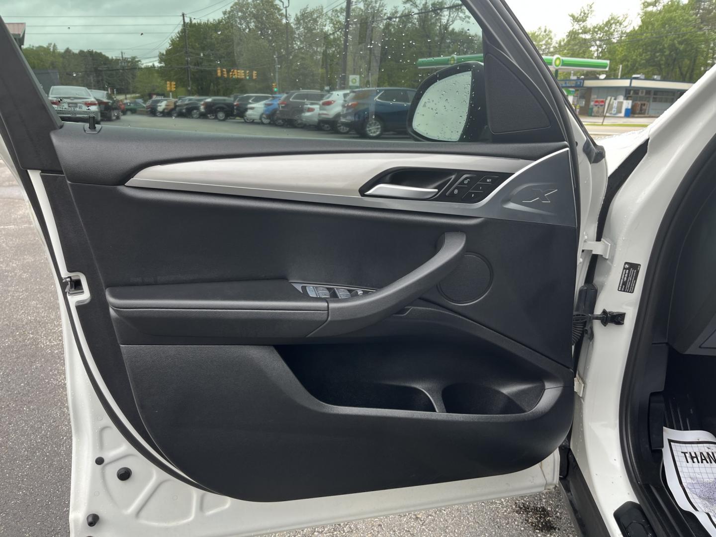 2022 White /Black BMW X3 xDrive30i (5UX53DP02N9) with an 2.0L I4 DOHC 16V Turbo engine, Automatic transmission, located at 11115 Chardon Rd. , Chardon, OH, 44024, (440) 214-9705, 41.580246, -81.241943 - 2022 BMW X3 xDrive30i – Premium Compact Luxury SUV with Turbo Power and Alpine White Style! This 2022 BMW X3 xDrive30i is a refined and sporty luxury crossover that offers the perfect balance of performance, comfort, and versatility. Powered by a responsive 2.0L Turbocharged I4 engine paired with - Photo#16