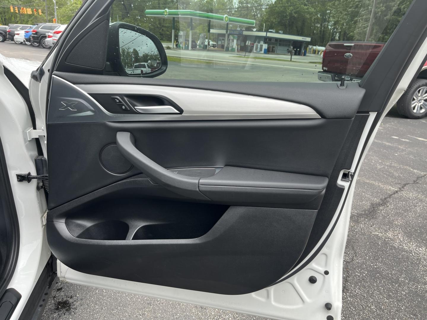 2022 White /Black BMW X3 xDrive30i (5UX53DP02N9) with an 2.0L I4 DOHC 16V Turbo engine, Automatic transmission, located at 11115 Chardon Rd. , Chardon, OH, 44024, (440) 214-9705, 41.580246, -81.241943 - 2022 BMW X3 xDrive30i – Premium Compact Luxury SUV with Turbo Power and Alpine White Style! This 2022 BMW X3 xDrive30i is a refined and sporty luxury crossover that offers the perfect balance of performance, comfort, and versatility. Powered by a responsive 2.0L Turbocharged I4 engine paired with - Photo#37