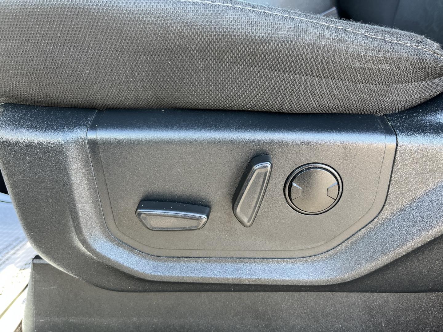 2020 Gray /Black Ford F-150 XLT SuperCrew 5.5-ft. Bed 4WD (1FTEW1E49LF) with an 3.5L V6 TWIN TURBO engine, Automatic transmission, located at 11115 Chardon Rd. , Chardon, OH, 44024, (440) 214-9705, 41.580246, -81.241943 - 2020 Ford F-150 XLT Crew Cab 4WD – Twin-Turbo Power with Max Trailer Tow Package and Aggressive Sport Styling! This 2020 Ford F-150 XLT Crew Cab 4WD is a strong, well-equipped full-size truck that’s ready for work or weekend towing. Powered by the potent 3.5L Twin-Turbo EcoBoost V6 engine paire - Photo#16